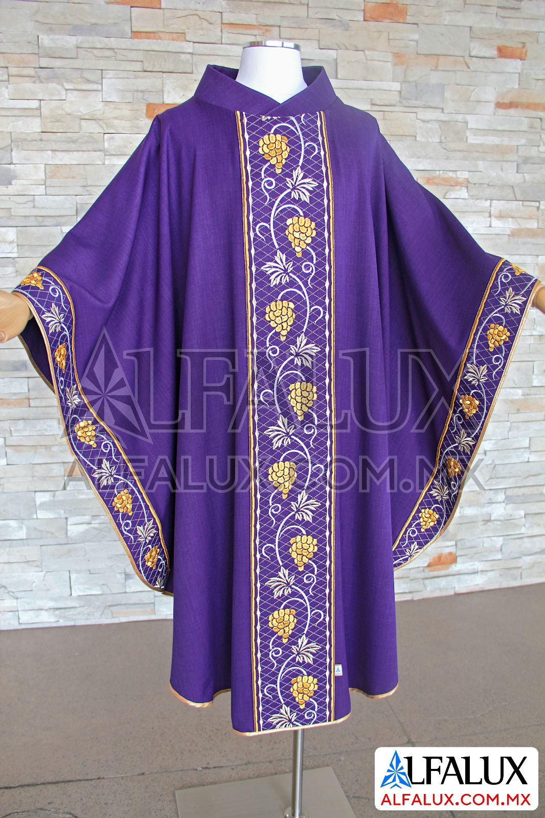 03 UVAS Alfalux Casulla Morado Laterales 420 (2)